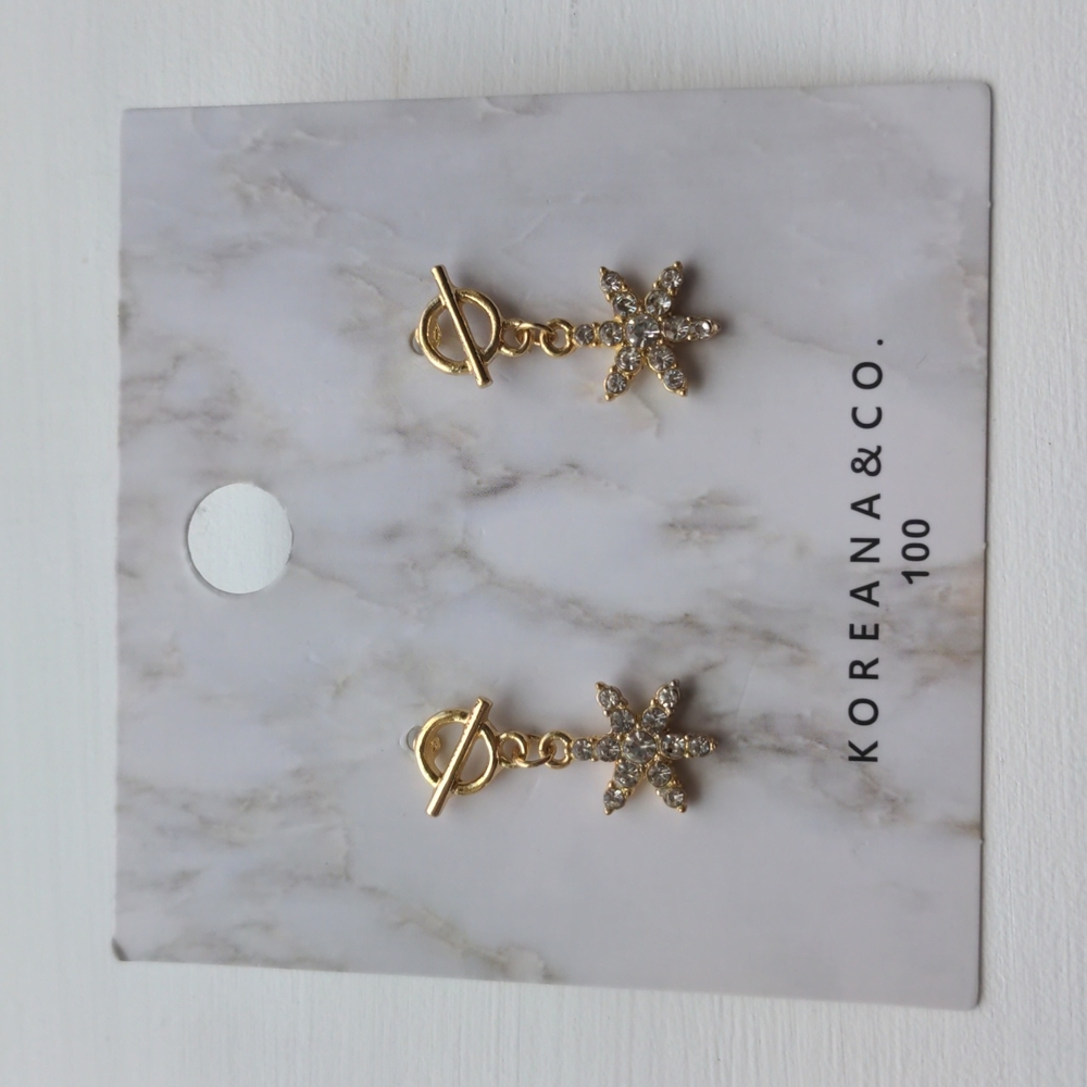 Sparkling flower dangling earrings, gold color coated